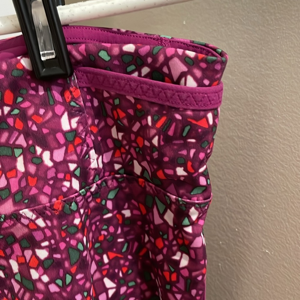 Lululemon bottoms (reach below the knee) - Picture 2 of 4